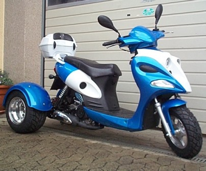 Scooter Trike blau wei�